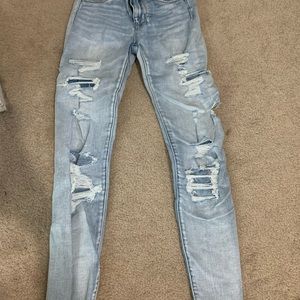 Light Wash Ripped Jeans
